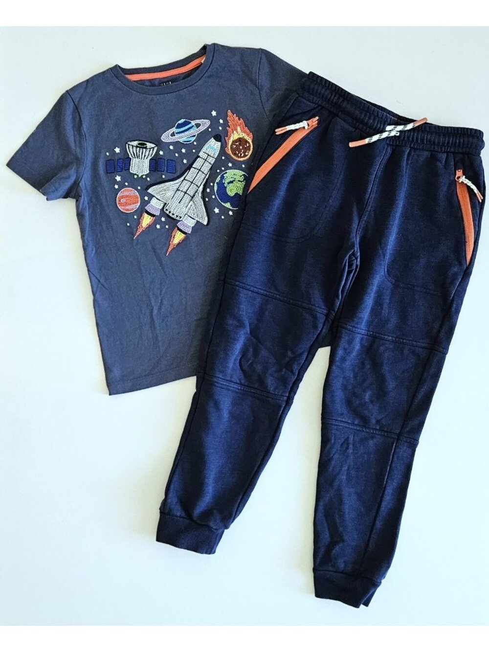 Mini Boden 8-9 Applique Rocket Space Planets Tee Top Sweats Pants Set